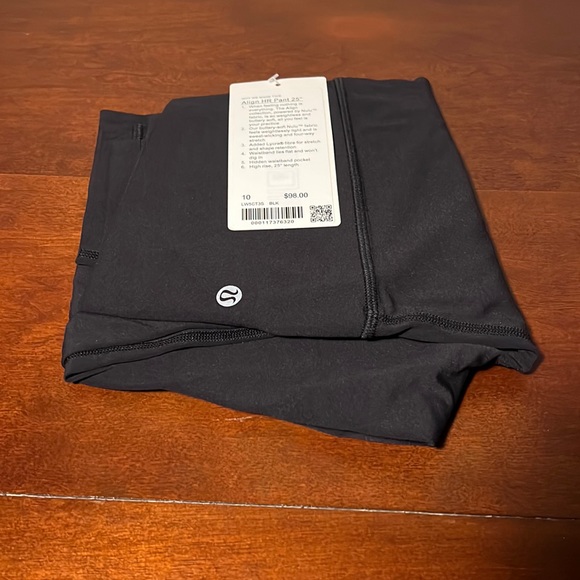 NWT Lululemon Align HR 25”. Size 10. Color BLK - Black.